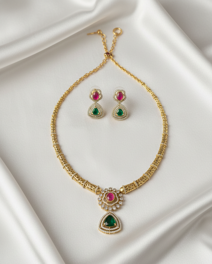 Timeless Elegance: A stunning antique-finish gold necklace set