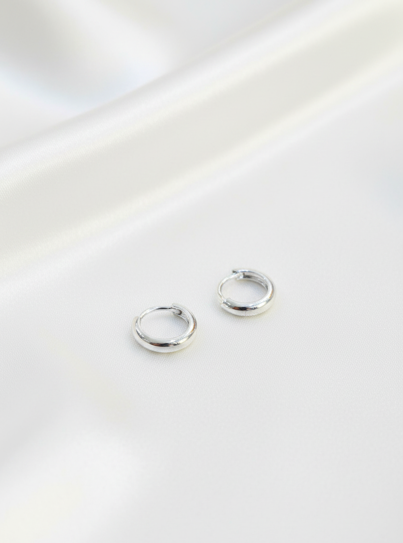 EverLustre Anti-Tarnish Silver Hoops – Waterproof & Hypoallergenic High-Shine Earrings